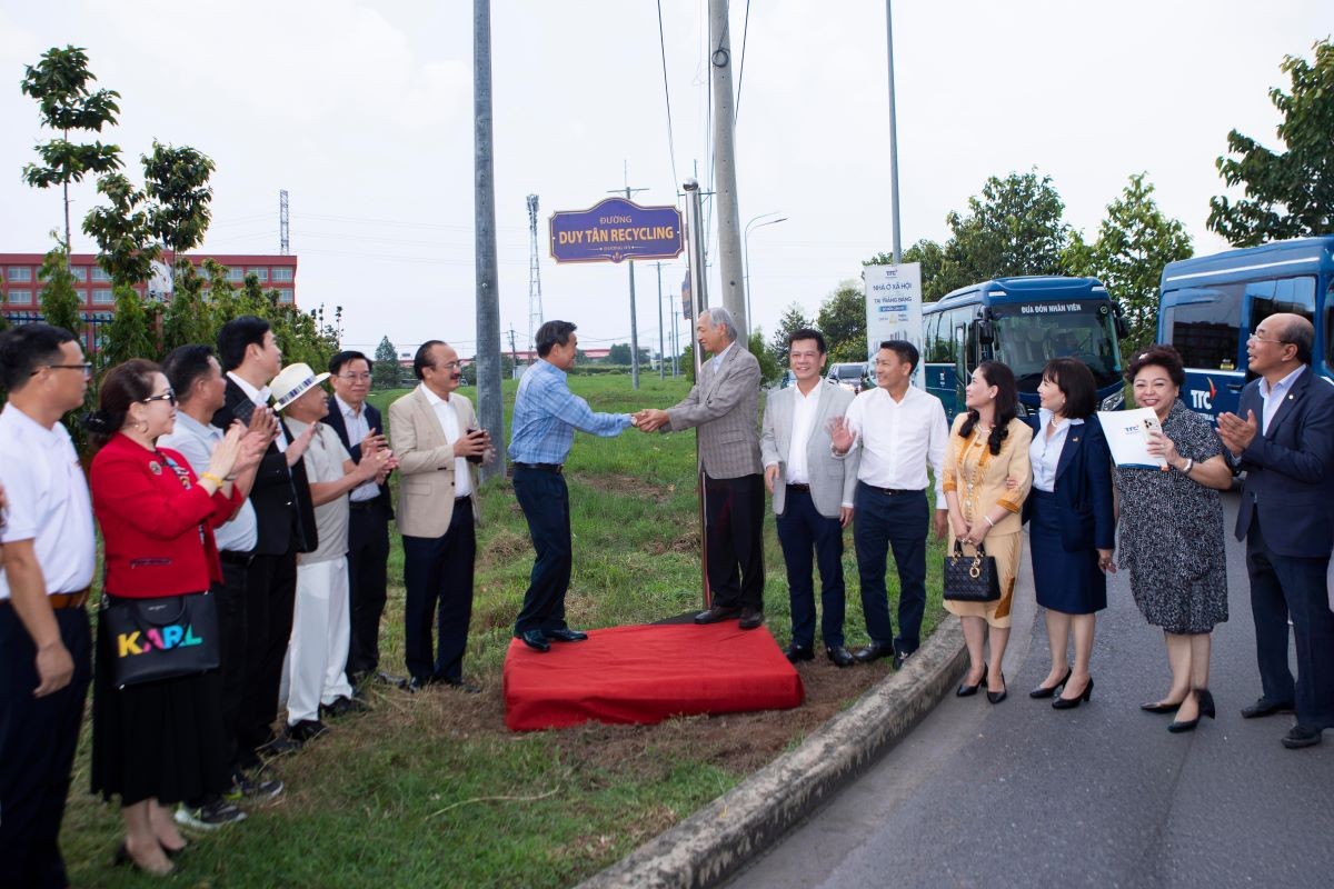 duong-duy-tan-newa-1791013461.jpg