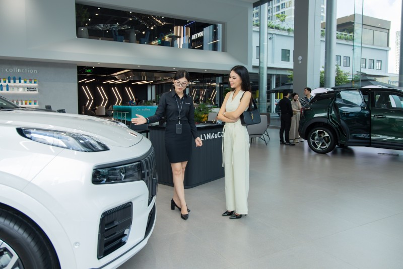 Loạt xe hybrid giảm giá mùa xăng tăng