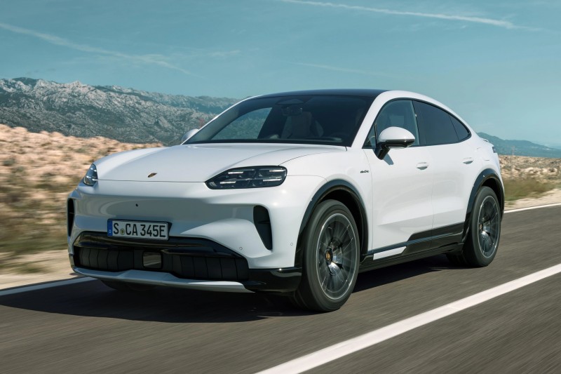 SUV thuần điện Porsche Cayenne Coupe Electric có giá 4,82 tỷ đồng