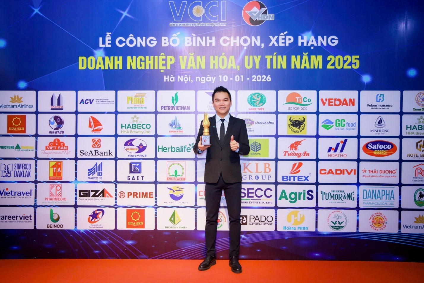 Herbalife Việt Nam được vinh danh là “Doanh Nghiệp Văn Hóa, Uy Tín” năm 2025 bởi Liên đoàn Thương mại và Công nghiệp Việt Nam