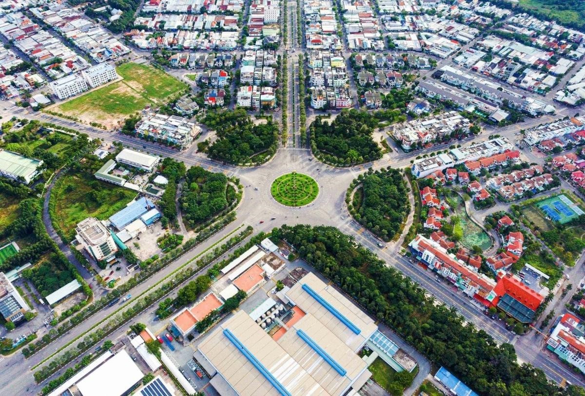 BÌNH DƯƠNG SAU 1 NĂM SÁP NHẬP: SỰ HÌNH THÀNH CỦA CÁC CỰC TĂNG TRƯỞNG MỚI TRONG CẤU TRÚC ĐẠI ĐÔ THỊ LỚN NHẤT VIỆT NAM