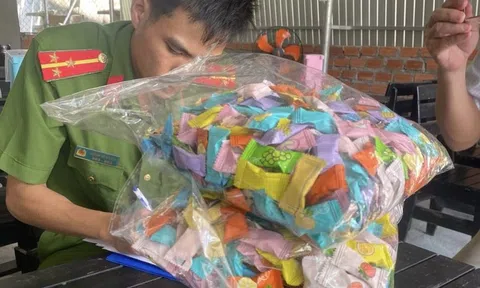 Quảng Ngãi: Hàng chục học sinh nghi bị ngộ độc sau khi ăn "kẹo lạ"