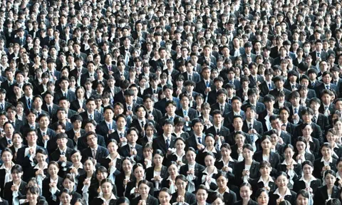 Nhật Bản đau đầu vì sắp thiếu 3,4 triệu lao động: Sinh viên ra trường thờ ơ xin việc, chỉ thích làm nhẹ lương cao, mê làm youtuber hơn kỹ sư chế tạo