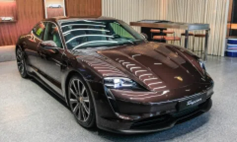 Porsche Taycan gặp khó