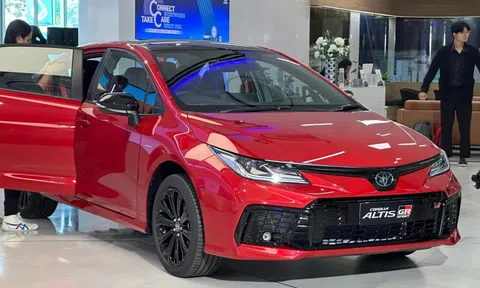 Cận cảnh Toyota Corolla Altis GR Sport 2025