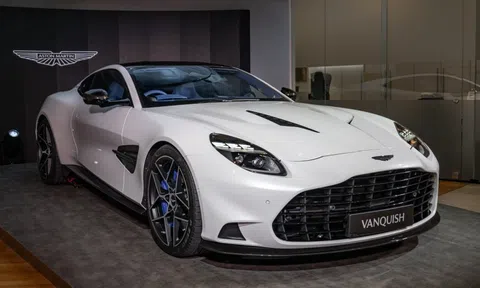 Siêu xe Aston Martin Vanquish có giá hơn 1,64 triệu USD tại Singapore