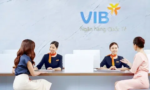 Lãnh đạo ngân hàng và người nhà liên tục mua cổ phiếu VIB