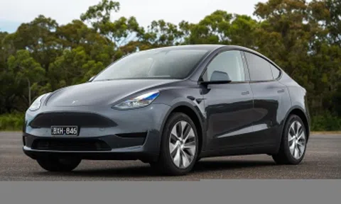 Ôtô điện Tesla thuyết phục sếp hãng xe đối thủ