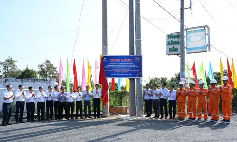 Công ty Điện lực Bến Tre tổ chức Lễ gắn biển công trình chuyển đổi số hệ thống đo đếm điện năng