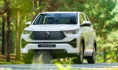 Innova Cross bán chạy nhất nhóm hybrid, cuộc đua 2025 hứa hẹn hấp dẫn