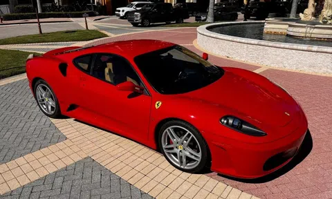 Chuẩn bị đấu giá Ferrari F430 của ông Donald Trump