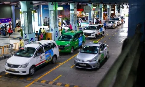 Thấy gì từ cuộc đổi ngôi giữa Xanh SM, Grab và taxi truyền thống?