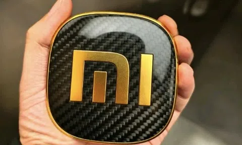 Logo dát vàng trên siêu xe điện Xiaomi bị trộm 'nhòm ngó'