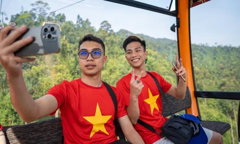"Biển người" đổ về Đà Nẵng dịp lễ 30/4 – 1/5