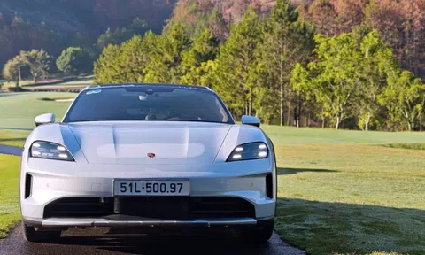Porsche Taycan 4S Cross Turismo với gói trang bị cao cấp hơn 7 tỷ đồng