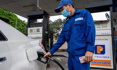 Giá xăng tiếp tục giảm