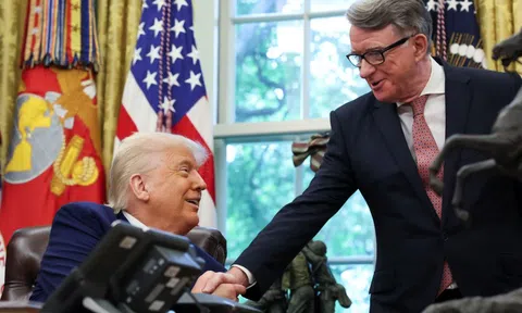 Giá Bitcoin vượt 100.000 USD khi ông Trump hé lộ thỏa thuận với Anh