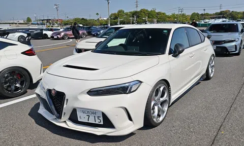 Honda Civic Type R lạ mắt với phong cách Alfa Romeo
