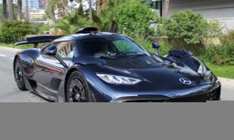 Tay đua F1 nhận siêu xe Mercedes-AMG One hơn 3 triệu USD