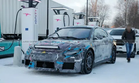 Siêu xe điện đầu tiên của Ferrari lỡ hẹn