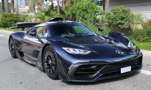Tay đua F1 nhận siêu xe Mercedes-AMG One hơn 3 triệu USD
