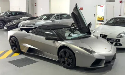 Bộ đôi siêu xe Lamborghini Reventon Roadster của hoàng thân Malaysia