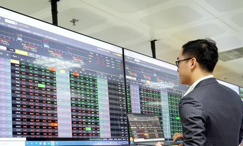 Dàn lãnh đạo một doanh nghiệp ồ ạt bán cổ phiếu
