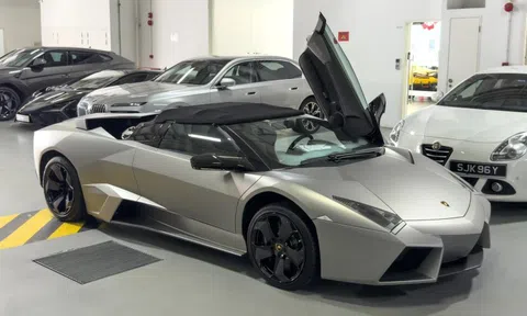 Bộ đôi siêu xe Lamborghini Reventon Roadster của hoàng thân Malaysia