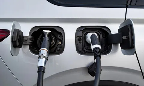 PHEV - hay nhưng đã đủ đua doanh số với xe xăng và xe điện?