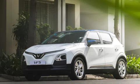 Xe Hàn lẻ loi, ôtô điện giữ đỉnh bảng doanh số tháng 4