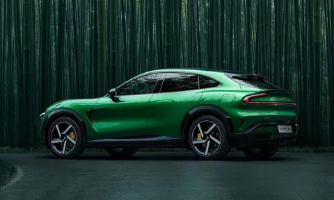 SUV điện Xiaomi YU7 lộ nội thất, kích thước HUD gây chú ý
