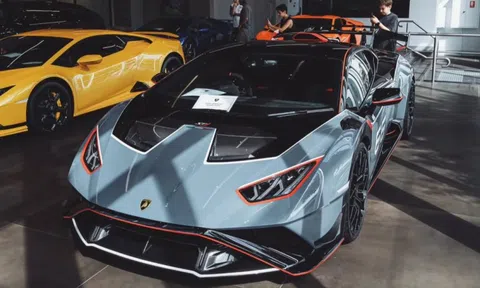 Siêu xe Lamborghini Huracan STJ được bàn giao đến khách hàng