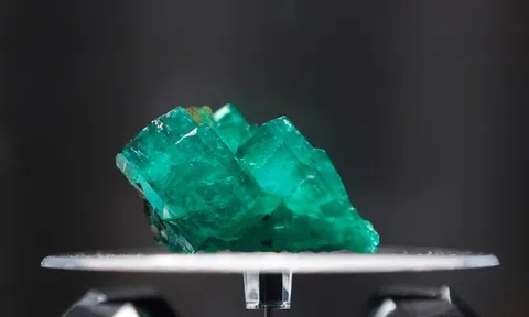 Kim cương tự nhiên không còn 'cứng' như trước