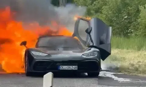 Lại thêm một siêu xe Mercedes-AMG One cháy trơ khung
