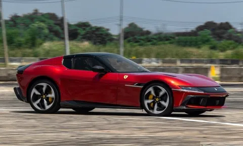 Siêu xe Ferrari 12Cilindri giá từ 1,22 triệu USD tại Thái Lan