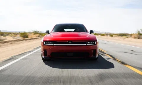 Dodge Charger thuần điện gặp lỗi tự tăng tốc?