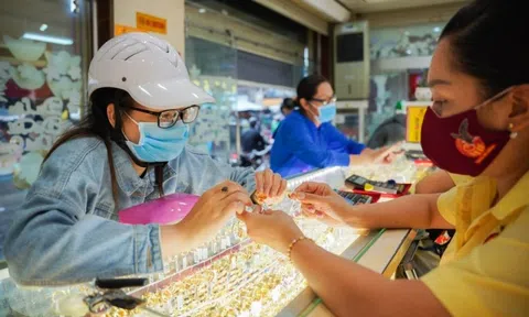 Giá vàng trong nước bất ngờ rơi cả triệu đồng/lượng