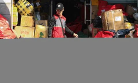 Be bắt tay Viettel Post