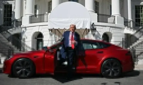 Tổng thống Trump muốn bán xe điện Tesla sau cãi vã với Elon Musk