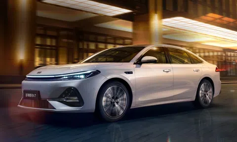 Geely Galaxy A7 - sedan cỡ trung 'ăn' xăng 2L/100 km