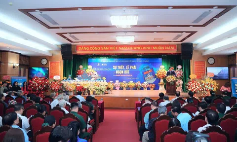 Ra mắt sách "Sự thật, Lẽ phải và Ngọn bút"