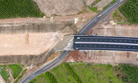 Cảnh trái ngược ở cao tốc Biên Hòa - Vũng Tàu