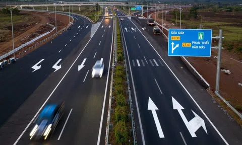 Chuyển làn trên cao tốc thế nào để tránh bị phạt tiền triệu?