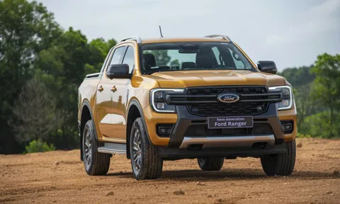 Ford Ranger 'kéo' nhóm bán tải đi xuống dù vẫn vững ngôi đầu