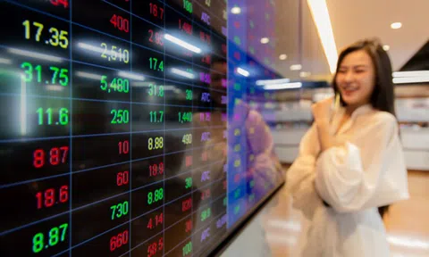 VN-Index vượt đỉnh 3 năm
