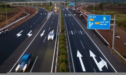 Chuyển làn trên cao tốc thế nào để tránh bị phạt tiền triệu?
