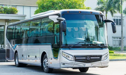 Thaco Auto xuất khẩu xe bus Mercedes-Benz RS 1936 sang Thái Lan