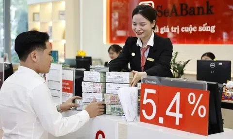 Tiền người dân gửi ngân hàng tăng kỷ lục