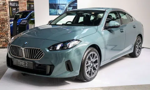 BMW 2 Series Gran Coupe thế hệ mới ra mắt - đầu xe gây chú ý