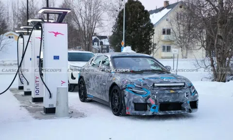 Lý do Ferrari tiếp tục hoãn ra mắt siêu xe điện